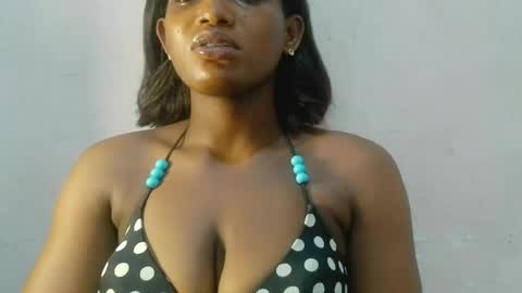 Snapshot of bigtits_giina chatting on August 1, 2026, 2:49 pm bigtits_giina online show from August 1, 2026, 2:49 pm