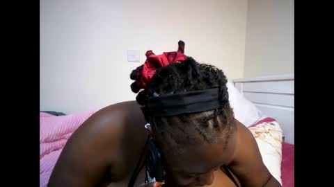 bigtittyslut_ online show from October 7, 2025, 12:35 pm