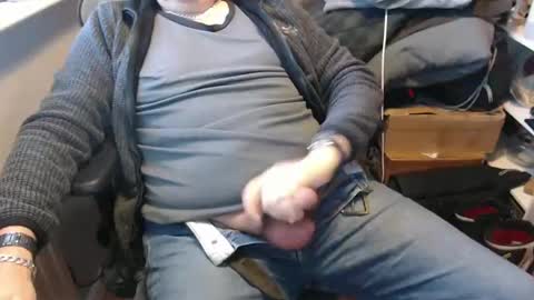 Snapshot of bigtone2_1968 chatting on November 27, 2025, 8:27 am bigtone2_1968 online show from November 27, 2025, 8:27 am