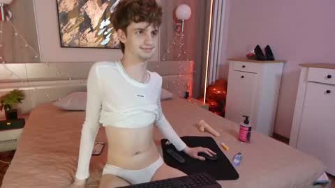 Snapshot of bimbo_boy_ chatting on May 24, 2026, 4:34 pm Bimbo boy online show from May 24, 2026, 4:34 pm