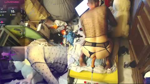 bisexcouplefrench online show from April 18, 2026, 1:20 am