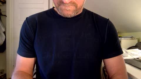 Snapshot of bisonbar chatting on October 23, 2025, 3:11 pm BisonBar online show from October 23, 2025, 3:11 pm