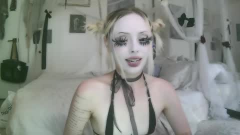 vampire fang  online show from June 3, 2026, 10:15 pm