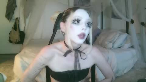 Snapshot of bl0odsyring3 chatting on June 14, 2026, 2:46 am vampire fang online show from June 14, 2026, 2:46 am