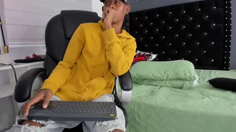 boy online show from February 14, 2025, 8:31 am