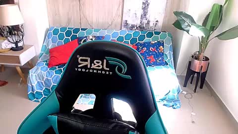 Black online show from December 3, 2024, 6:38 pm