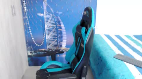 Black online show from January 3, 2025, 12:08 pm