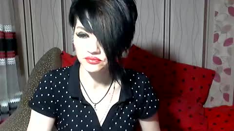 black_hot_01 online show from December 3, 2024, 1:32 pm