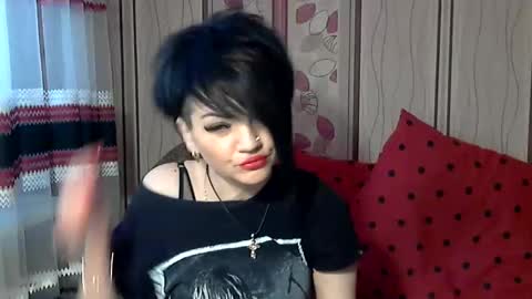 black_hot_01 online show from March 5, 2025, 1:50 pm