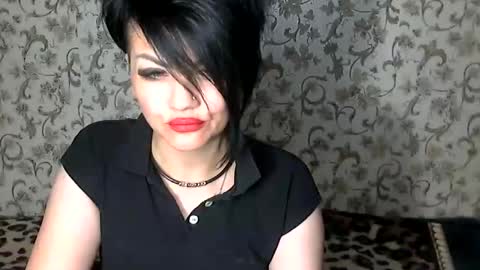 black_hot_01 online show from September 12, 2025, 11:04 pm