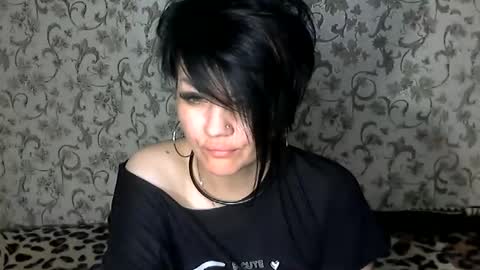 black_hot_01 online show from September 20, 2025, 11:50 pm