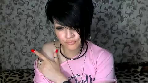 black_hot_01 online show from September 21, 2025, 8:21 pm