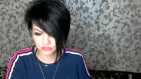 black_hot_01 online show from October 2, 2025, 8:05 pm