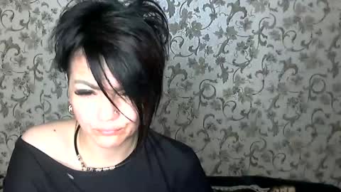 black_hot_01 online show from October 21, 2025, 10:10 pm