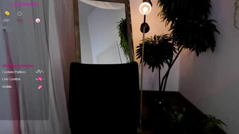 Snapshot of black_pant3r chatting on March 2, 2025, 5:44 am Mon Mon online show from March 2, 2025, 5:44 am