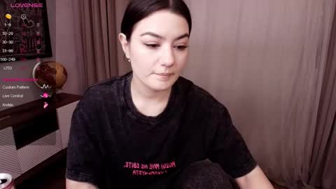 Snapshot of black_pant3r chatting on October 19, 2025, 2:45 am Mon Mon online show from October 19, 2025, 2:45 am