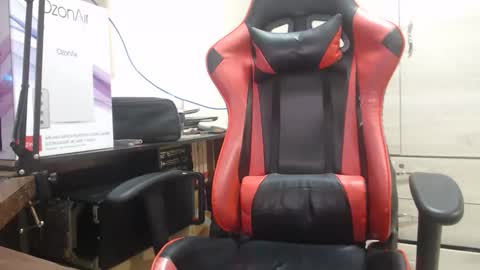 Snapshot of black_shatb chatting on February 19, 2026, 2:24 pm Black online show from February 19, 2026, 2:24 pm