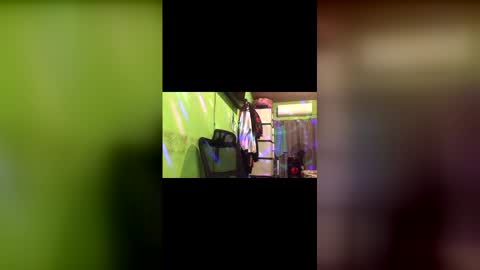 Crystal online show from December 5, 2025, 6:33 am