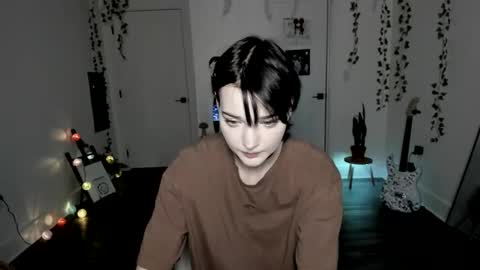 Ella online show from December 17, 2025, 8:09 am