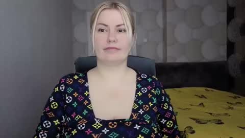 blackeyes11 online show from December 15, 2025, 1:21 am