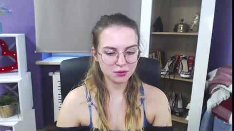 Z O E Y online show from December 5, 2024, 9:28 am