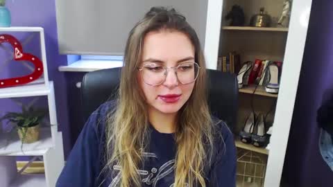 Z O E Y online show from December 22, 2024, 10:49 am