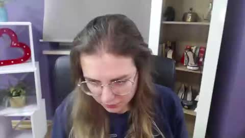 Z O E Y online show from January 2, 2025, 8:39 am