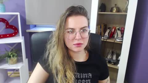 Z O E Y online show from January 11, 2025, 11:45 am