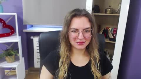 Z O E Y online show from January 21, 2025, 8:41 am