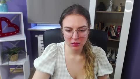 Z O E Y online show from January 30, 2025, 8:54 am