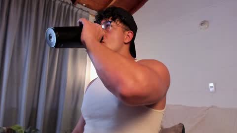 Snapshot of blake_levi chatting on December 13, 2024, 7:21 pm Blake Levi Independent Model online show from December 13, 2024, 7:21 pm