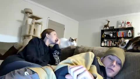 Snapshot of blakeandskylar chatting on December 2, 2024, 2:31 am BlakeAndSkylar online show from December 2, 2024, 2:31 am