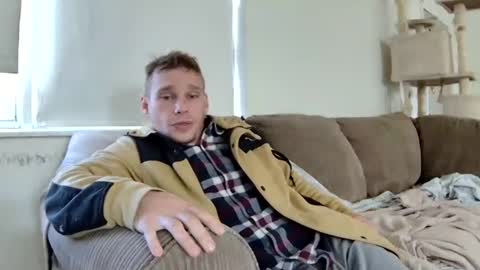 Snapshot of blakeandskylar chatting on December 3, 2024, 7:33 pm BlakeAndSkylar online show from December 3, 2024, 7:33 pm