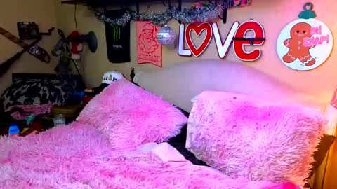 Snapshot of blakelytgirl chatting on December 17, 2024, 2:22 pm Blakely Morningstar online show from December 17, 2024, 2:22 pm