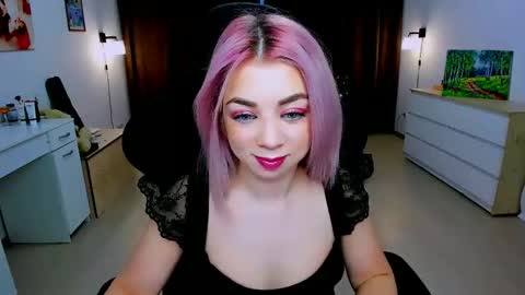 Nicole online show from December 19, 2024, 4:13 am