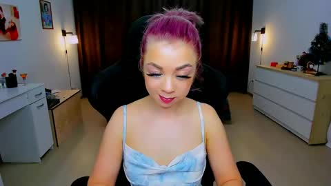 Nicole online show from January 3, 2025, 6:44 am