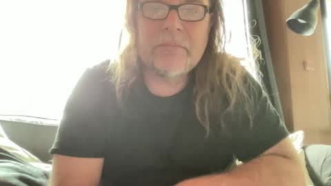 BlIdoL online show from May 6, 2026, 5:57 am