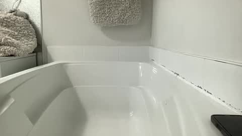 bloggirllaurel online show from March 2, 2026, 7:32 pm