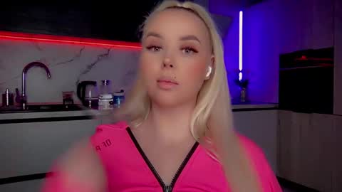 Lana online show from January 25, 2025, 7:28 am