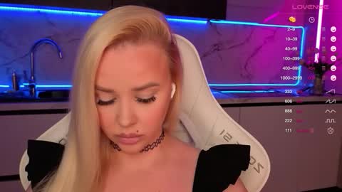 Lana online show from September 13, 2025, 9:03 pm