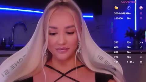 Snapshot of blond_diamond chatting on April 19, 2026, 2:11 am Lana online show from April 19, 2026, 2:11 am