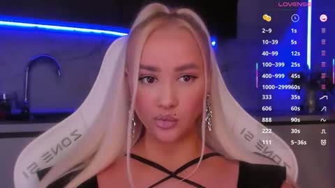 Snapshot of blond_diamond chatting on April 20, 2026, 4:04 am Lana online show from April 20, 2026, 4:04 am