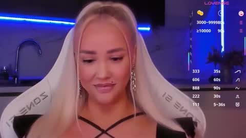 Snapshot of blond_diamond chatting on April 23, 2026, 5:30 am Lana online show from April 23, 2026, 5:30 am