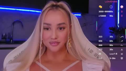 Snapshot of blond_diamond chatting on June 16, 2026, 9:01 am Lana online show from June 16, 2026, 9:01 am
