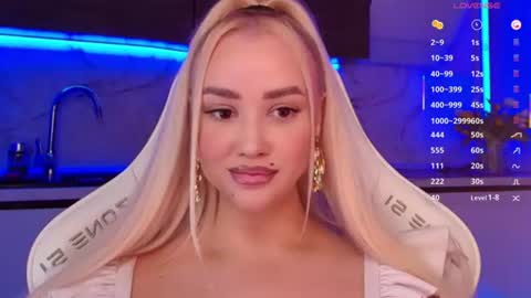 Snapshot of blond_diamond chatting on July 2, 2026, 3:34 am Lana online show from July 2, 2026, 3:34 am