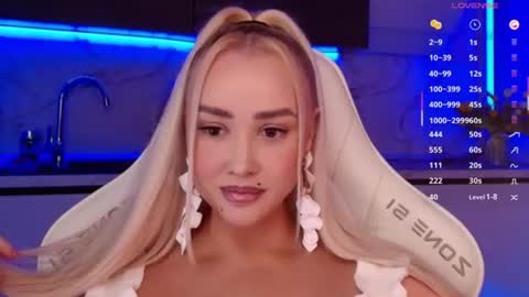 Snapshot of blond_diamond chatting on July 7, 2026, 5:28 pm Lana online show from July 7, 2026, 5:28 pm
