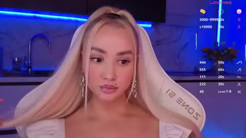 Snapshot of blond_diamond chatting on July 9, 2026, 5:28 pm Lana online show from July 9, 2026, 5:28 pm