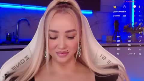 Snapshot of blond_diamond chatting on July 15, 2026, 5:40 pm Lana online show from July 15, 2026, 5:40 pm