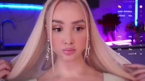Snapshot of blond_diamond chatting on July 22, 2026, 5:49 pm Lana online show from July 22, 2026, 5:49 pm