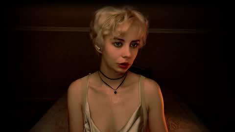 blond_ice_ann online show from May 10, 2026, 7:02 am